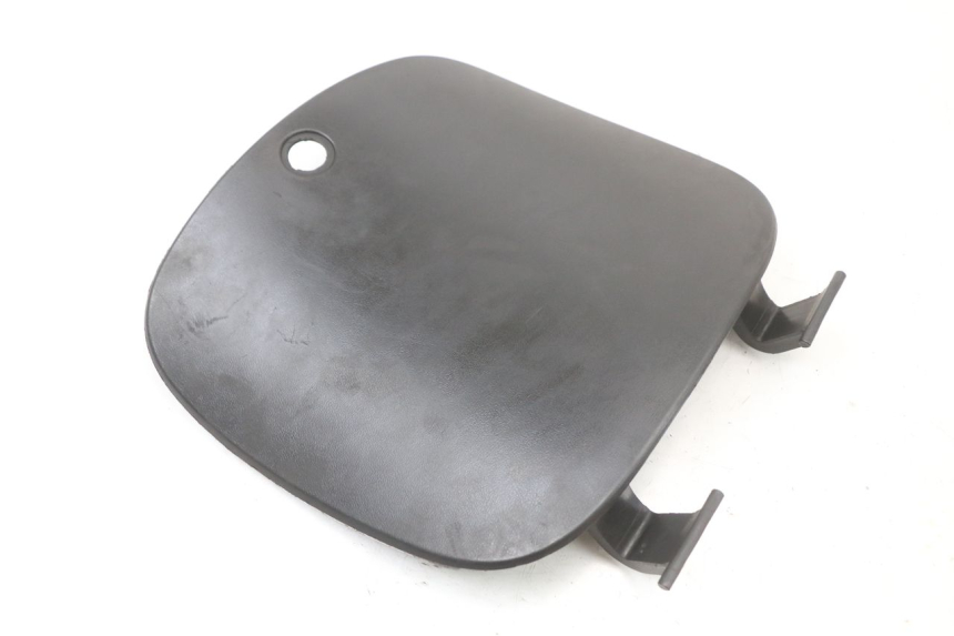 photo de PORTE BOITE A GANTS PEUGEOT TWEET 125 (2018 - 2021) - Zoom état d’usage