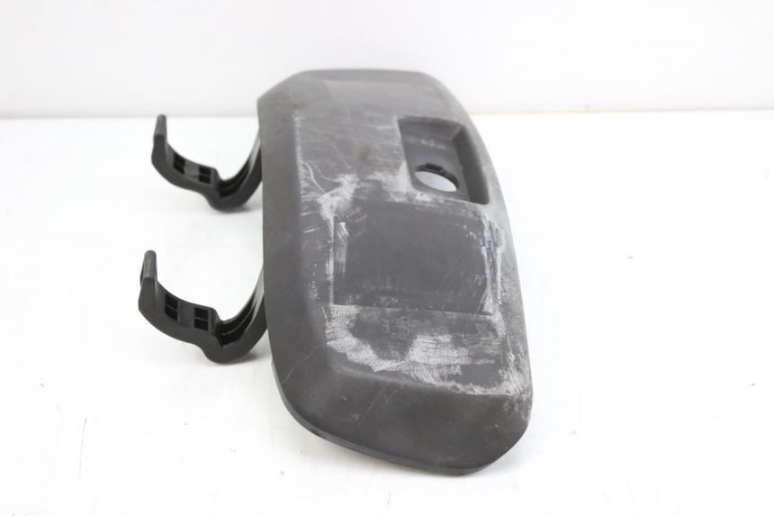 photo de PORTE BOITE A GANTS SUZUKI UH BURGMAN 125 (2002 - 2006) - Zoom état d’usage