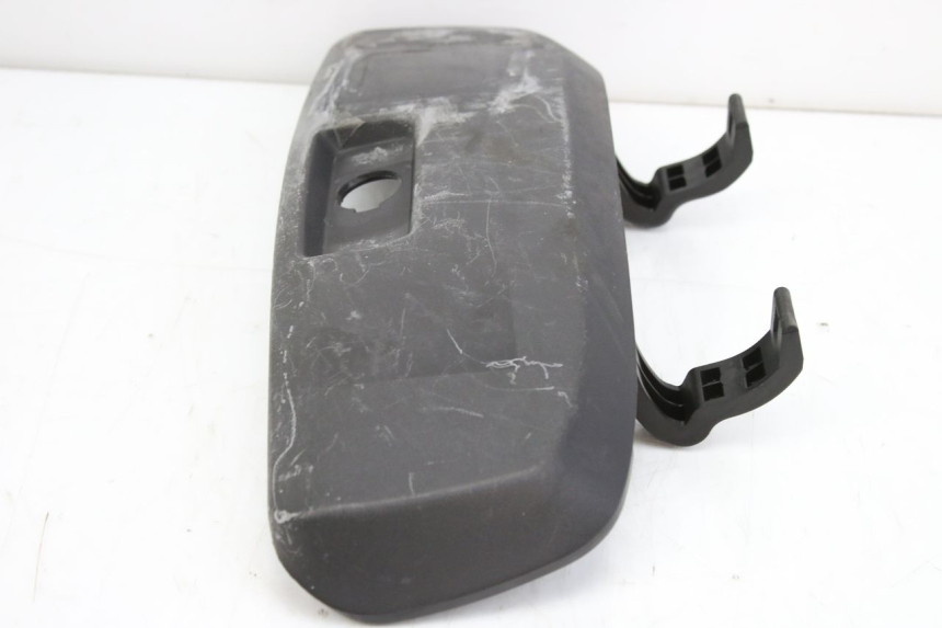 photo de PORTE BOITE A GANTS SUZUKI UH BURGMAN 125 (2002 - 2006) - Gros plan technique