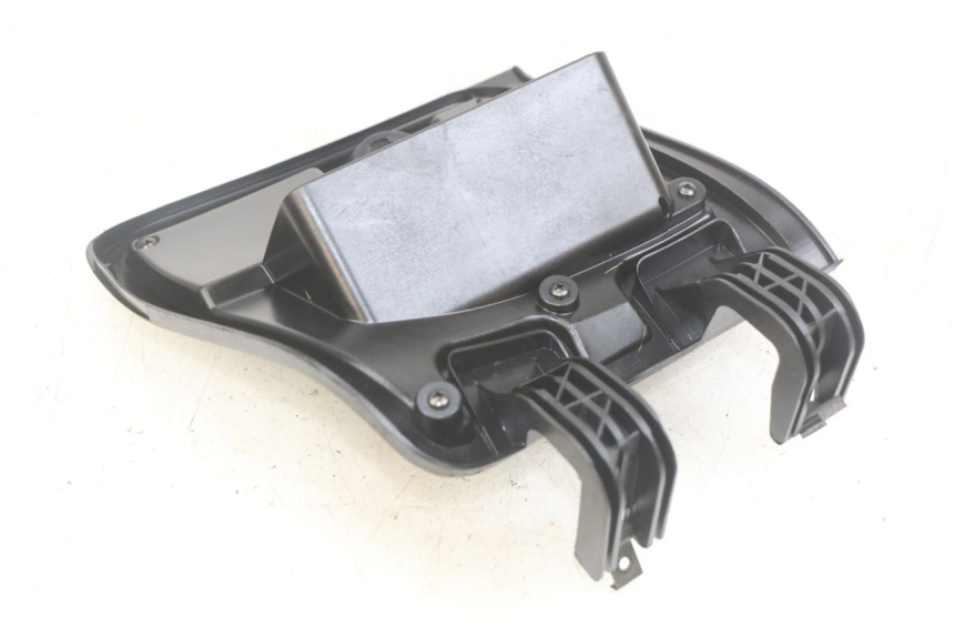 photo de PORTE BOITE A GANTS YAMAHA XMAX X-MAX 125 (2006 - 2009) - Zoom état d’usage