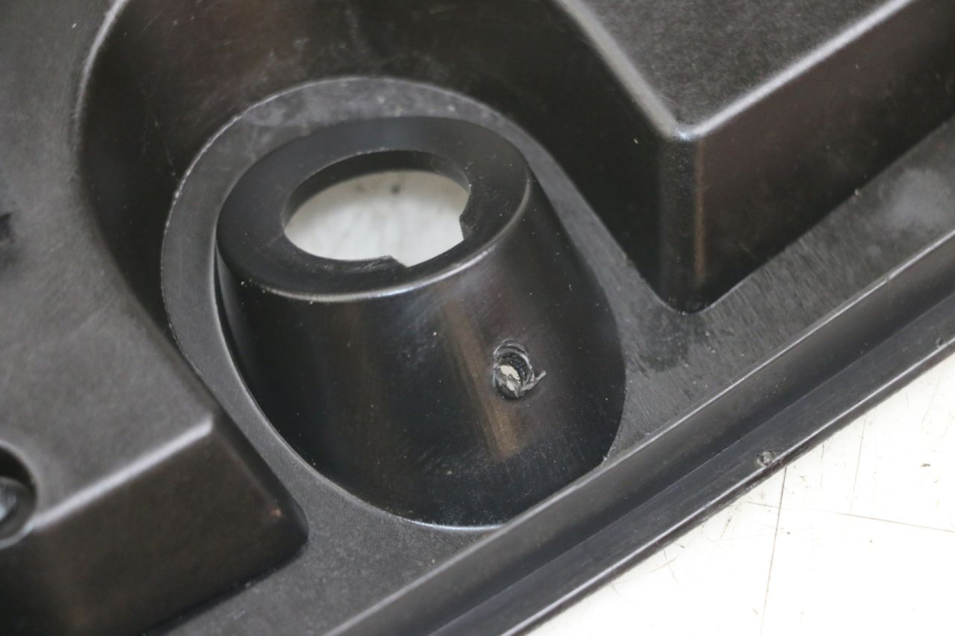 photo de PORTE BOITE A GANTS YAMAHA XMAX X-MAX 125 (2006 - 2009) - Autre angle de vue