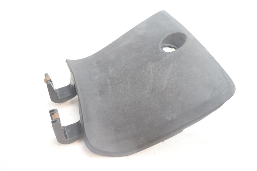 photo de PORTE BOITE A GANTS YAMAHA XMAX X-MAX 125 (2006 - 2009) - Gros plan technique