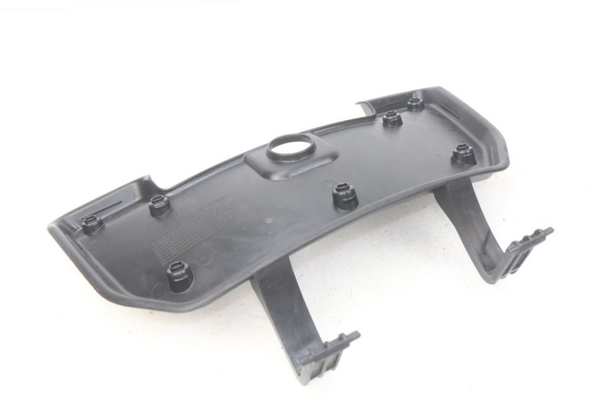 photo de PORTE BOITE A GANTS TGB X-MOTION XMOTION 125 (2008 - 2014) - Zoom état d’usage