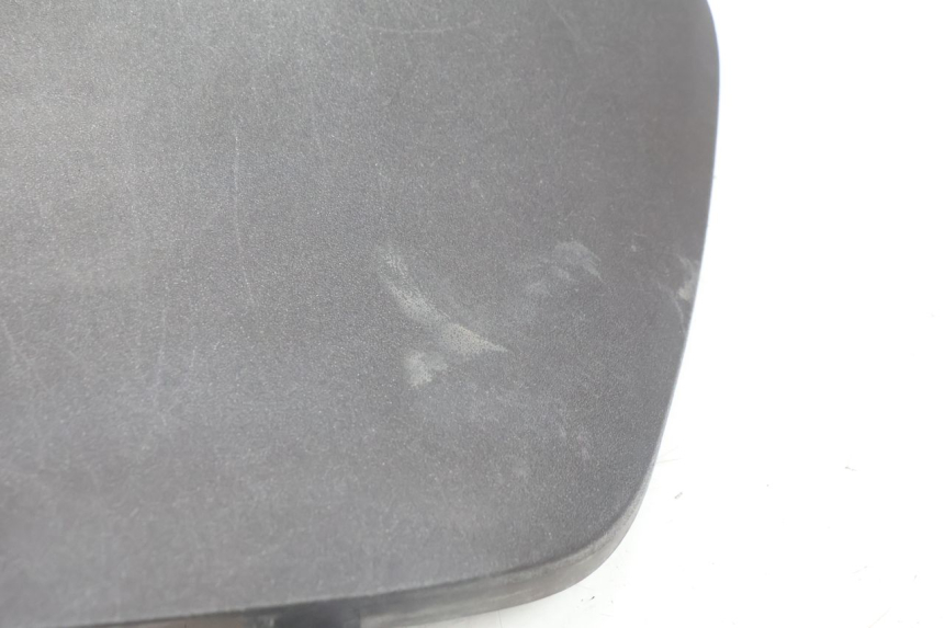 photo de PORTE BOITE A GANTS PIAGGIO X9 AMALFI 180 (2000 - 2003) - Zoom état d’usage