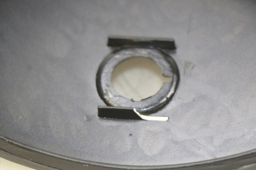 photo de PORTE BOITE A GANTS YIYING YY125T 125 (2006 - 2014) - Zoom état d’usage