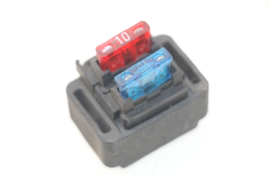 photo de PORTE FUSIBLE YAMAHA FJR ABS 1300 (2006 - 2012) - Gros plan technique