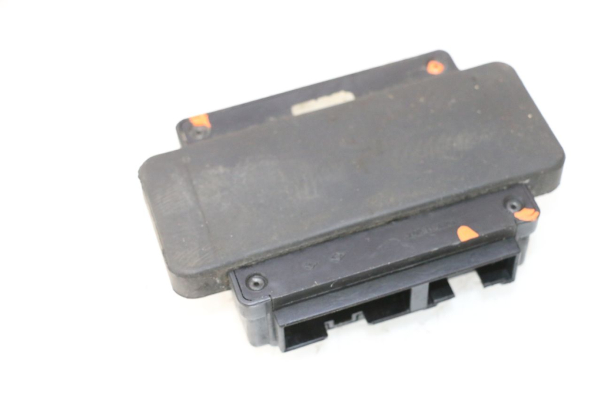 photo de PORTE FUSIBLE KAWASAKI GPX F ZX750F 750 (1986 - 1990) - Autre angle de vue