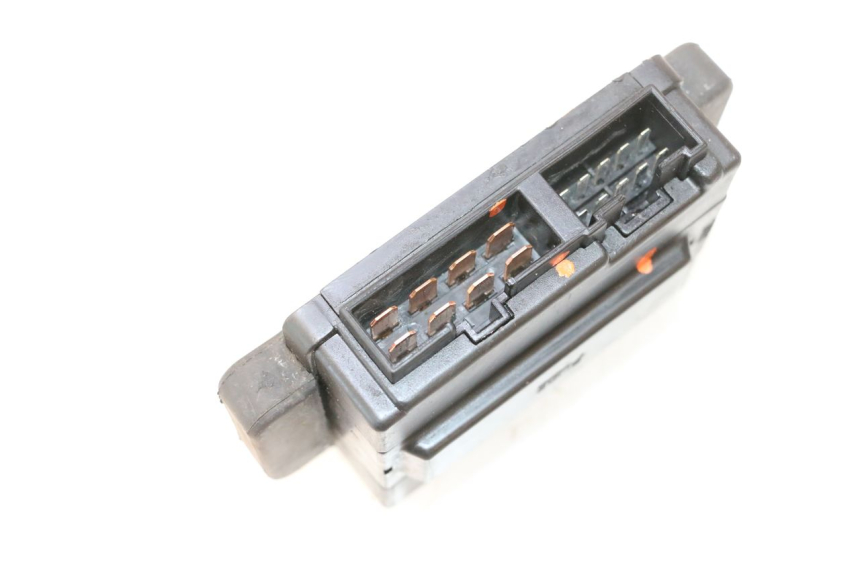 photo de PORTE FUSIBLE KAWASAKI GPX F ZX750F 750 (1986 - 1990) - Vue d’ensemble