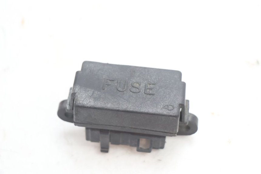photo de PORTE FUSIBLE SUZUKI GSX F GSXF 750 (1988 - 1998) - Autre angle de vue