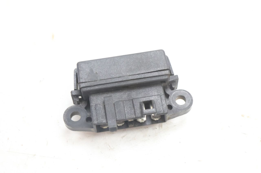 photo de PORTE FUSIBLE SUZUKI GSX F GSXF 750 (1988 - 1998) - Gros plan technique