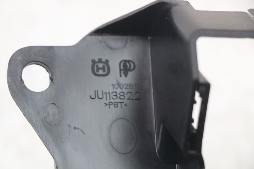 photo de PORTE FUSIBLE HUSQVARNA SVARTPILEN 401 (2018 - 2023) - Gros plan technique