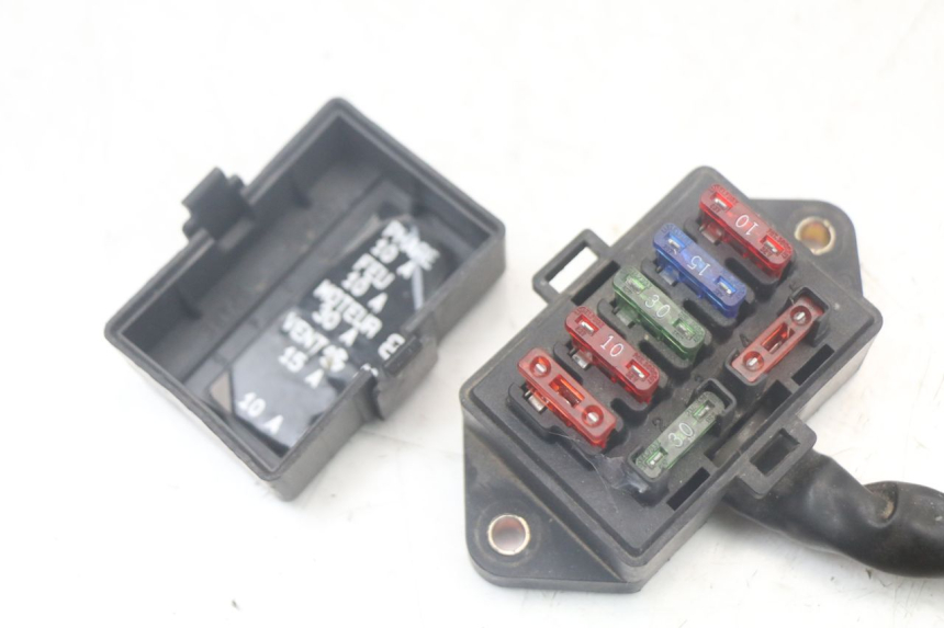 photo de PORTE FUSIBLE TRIUMPH SPEED TRIPLE T301 900 (1994 - 1996) - Zoom état d’usage