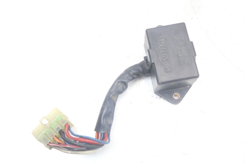 photo de PORTE FUSIBLE TRIUMPH SPEED TRIPLE T301 900 (1994 - 1996) - Gros plan technique