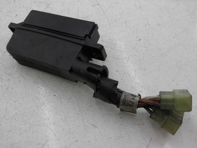 photo de PORTE FUSIBLE TRIUMPH TROPHY 1200 (1996 - 2003) - Gros plan technique