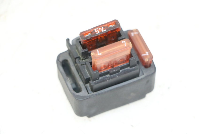 photo de PORTE FUSIBLE YAMAHA YP MAJESTY 125 (2007 - 2010) - Zoom état d’usage