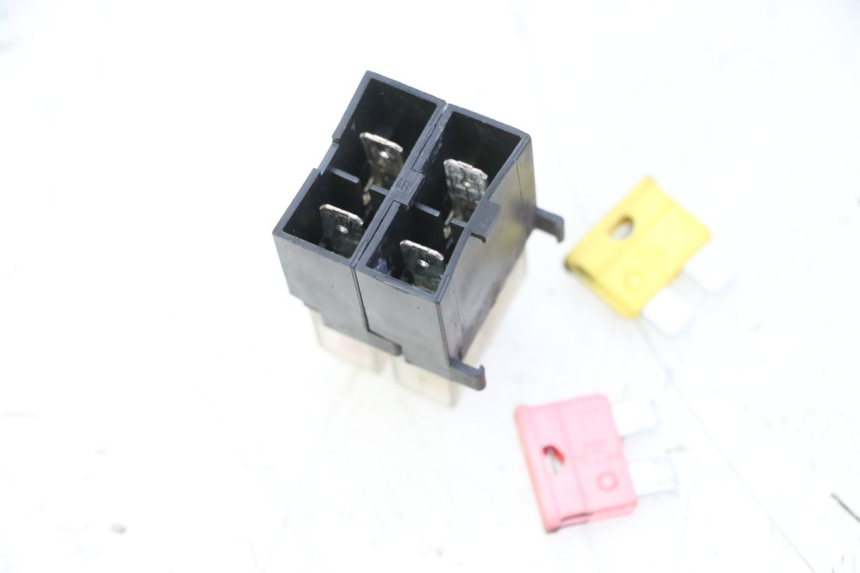 photo de PORTE FUSIBLE YAMAHA YP MAJESTY 125 (2007 - 2010) - Détail de la pièce