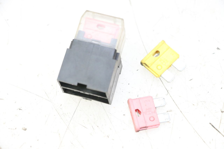 photo de PORTE FUSIBLE YAMAHA YP MAJESTY 125 (2007 - 2010) - Zoom état d’usage