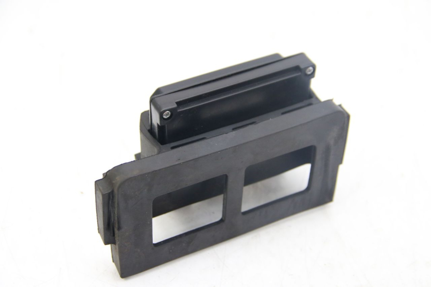 photo de PORTE FUSIBLE KAWASAKI Z ABS 1000 (2014 - 2020) - Autre angle de vue