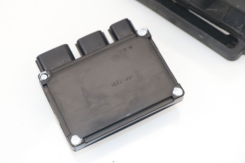 photo de PORTE FUSIBLE KAWASAKI Z800 Z ABS 800 (2013 - 2017) - Zoom état d’usage