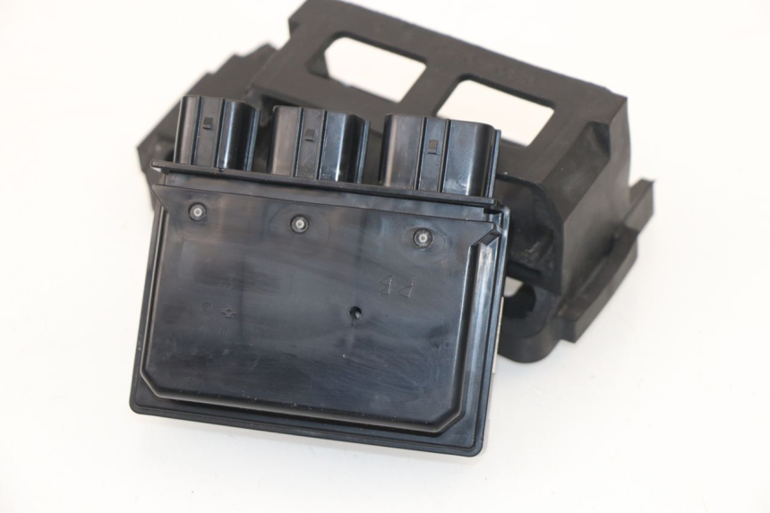 photo de PORTE FUSIBLE KAWASAKI Z800 Z ABS 800 (2013 - 2017) - Autre angle de vue