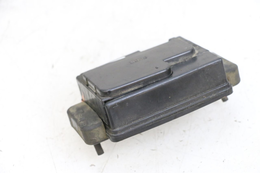 photo de PORTE FUSIBLE KAWASAKI ZR 7 750 (1999 - 2004) - Autre angle de vue