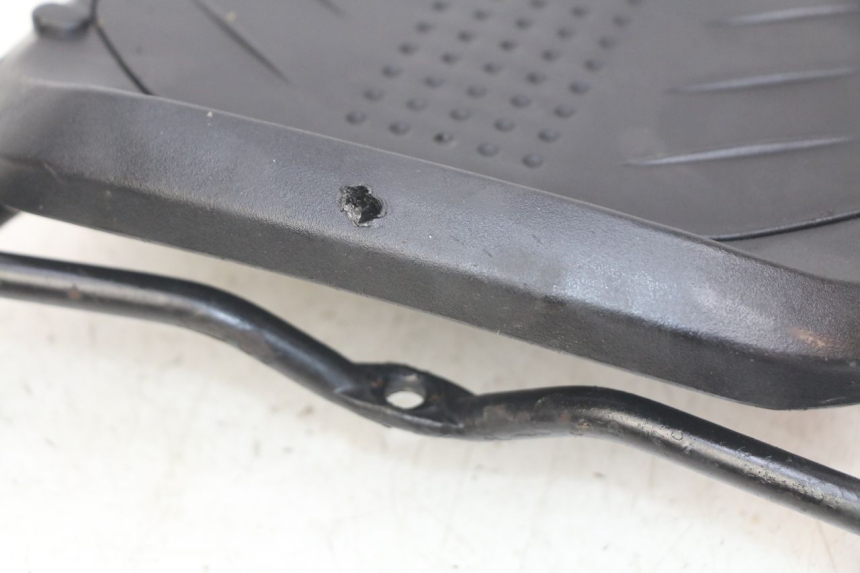 photo de PORTE PAQUET KYMCO AGILITY RS 4T 50 (2009 - 2013) - Détail de la pièce