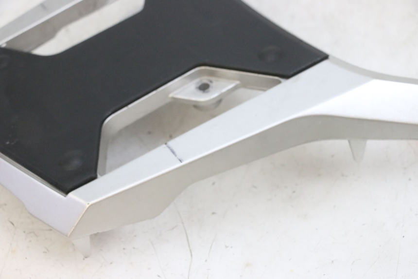 photo de PORTE PAQUET SUZUKI DL V STROM 1000 (2002 - 2007) - Détail de la pièce