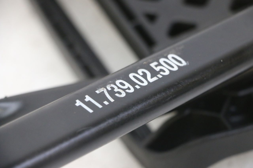 photo de PORTE PAQUET PEUGEOT ELYSEO 125 (1999 - 2004) - Autre angle de vue