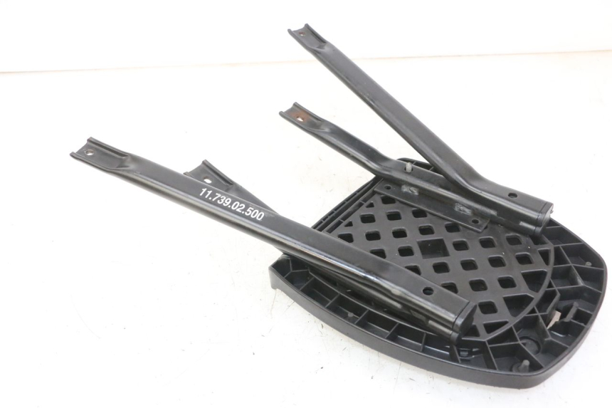 photo de PORTE PAQUET PEUGEOT ELYSEO 125 (1999 - 2004) - Gros plan technique