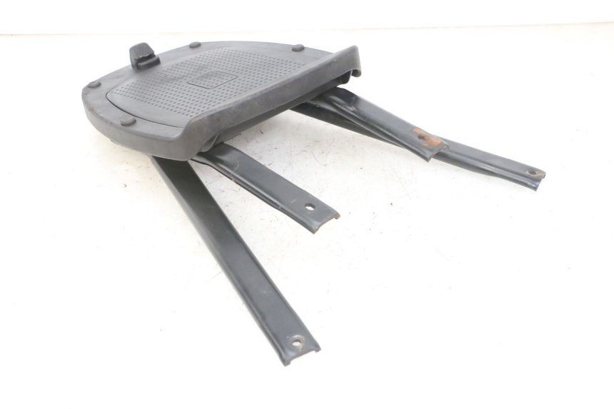 photo de PORTE PAQUET PEUGEOT ELYSEO 125 (1999 - 2004) - Points de fixation