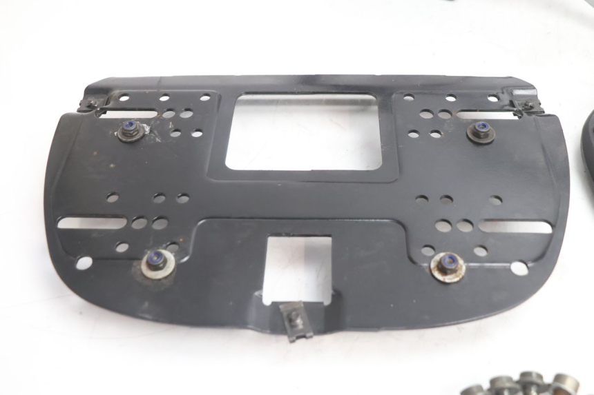 photo de PORTE PAQUET YAMAHA FJR 1300 (2001 - 2005) - Points de fixation