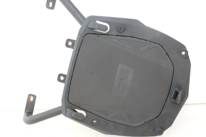 photo de PORTE PAQUET PIAGGIO FLY 2T 50 (2004 - 2017) - Gros plan technique
