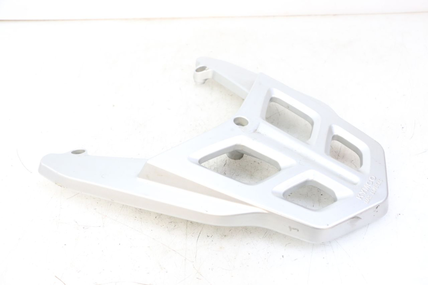 photo de PORTE PAQUET KYMCO PEOPLE S 125 (2000 - 2008) - Gros plan technique