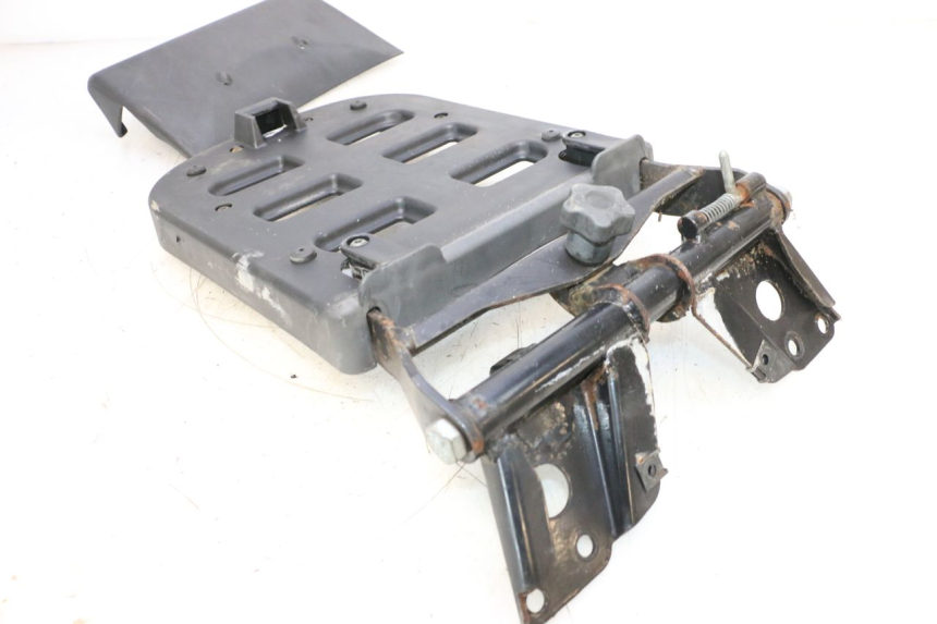 photo de PORTE PAQUET PIAGGIO MP3 125 (2006 - 2014) - Points de fixation