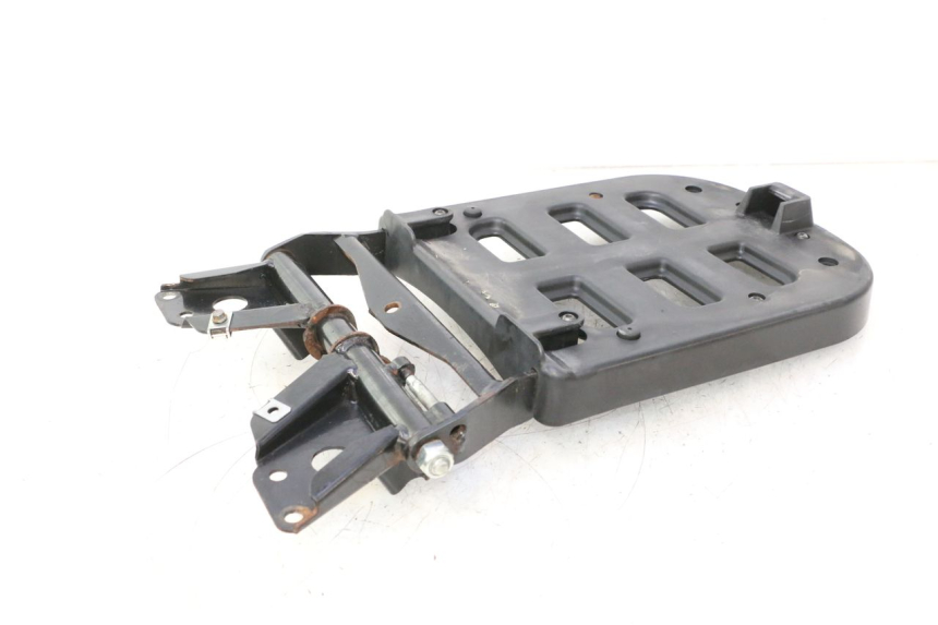 photo de PORTE PAQUET PIAGGIO MP3 125 (2006 - 2014) - Gros plan technique