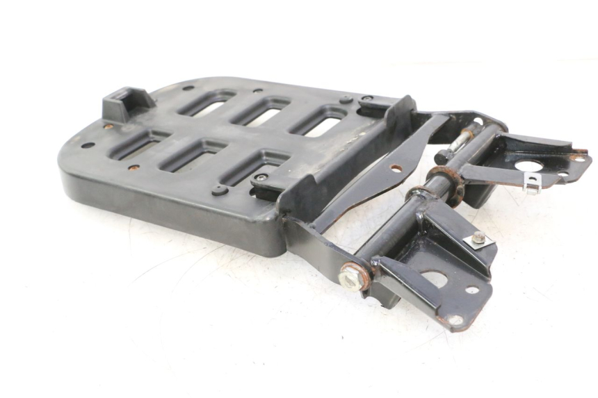 photo de PORTE PAQUET PIAGGIO MP3 125 (2006 - 2014) - Points de fixation