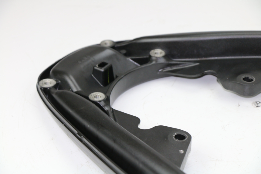 photo de PORTE PAQUET HONDA PCX (JF28) 125 (2009 - 2011) - Gros plan technique