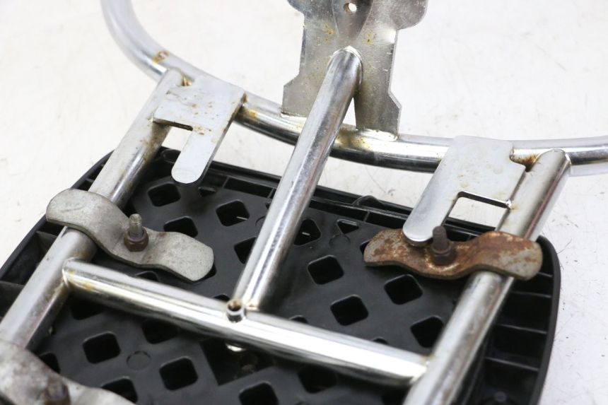 photo de PORTE PAQUET PIAGGIO VESPA LX 2T 50 (2005 - 2013) - Détail de la pièce