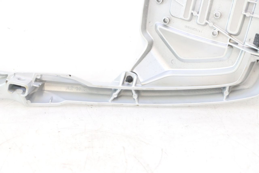 photo de PORTE PAQUET PEUGEOT SATELIS 125 (2013 - 2018) - État de surface