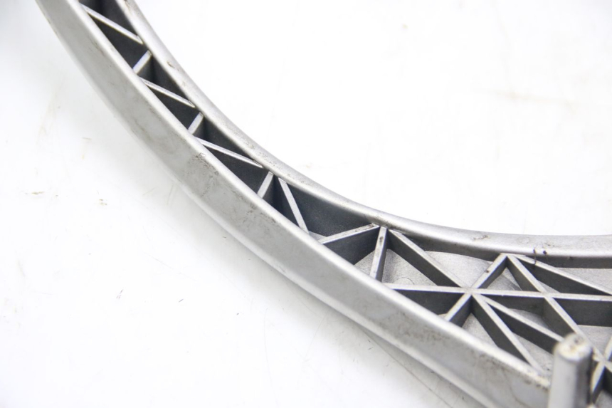 photo de PORTE PAQUET SUZUKI SIXTEEN 125 (2008 - 2010) - Gros plan technique