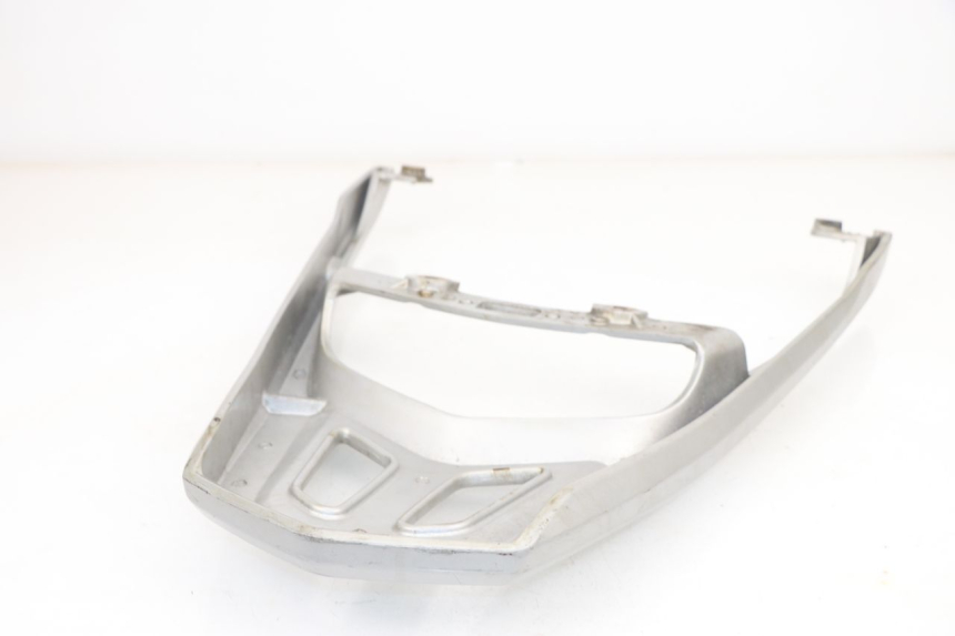 photo de PORTE PAQUET PEUGEOT SUM UP 125 (2008 - 2013) - Zoom état d’usage