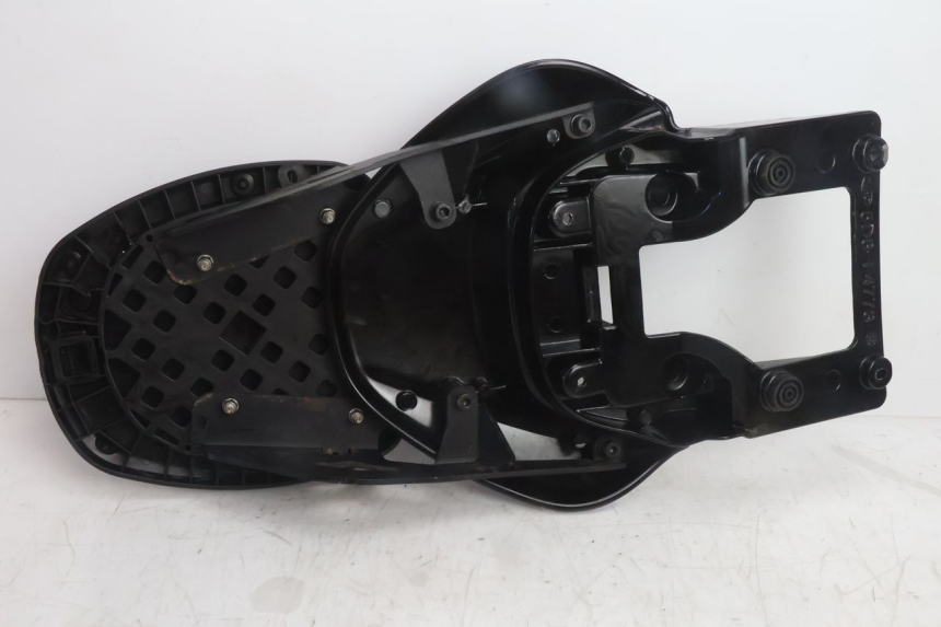 photo de PORTE PAQUET YAMAHA YP MAJESTY 125 (2007 - 2010) - Gros plan technique