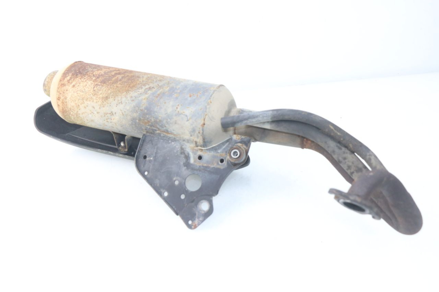 photo de POT ECHAPPEMENT PGO BIG MAX 50 (2001 - 2009) - Gros plan technique