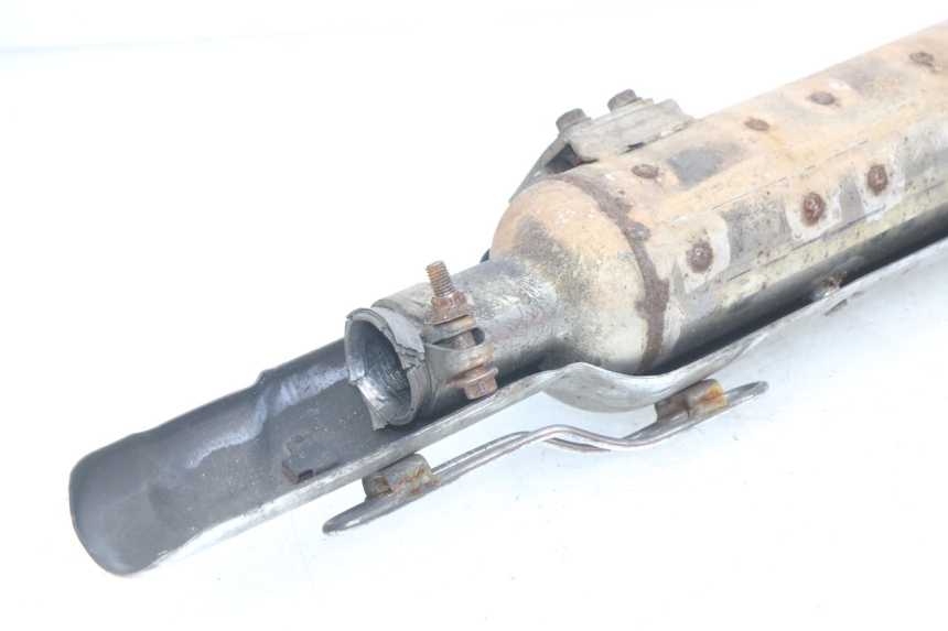 photo de POT ECHAPPEMENT ROYAL ENFIELD BULLET CLASSIC 500 (2017 - 2020) - Gros plan technique