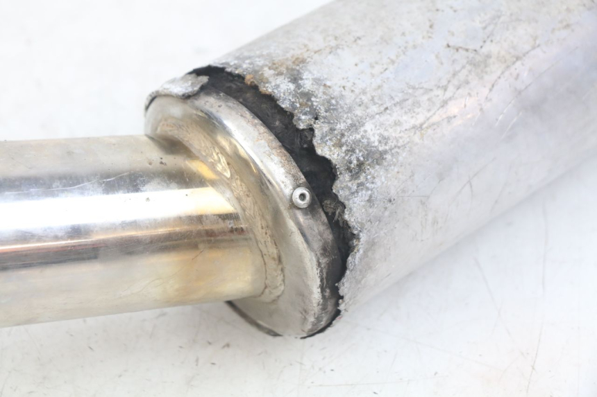 photo de POT ECHAPPEMENT DROIT HONDA CBR F SC25 1000 (1989 - 1992) - Gros plan technique