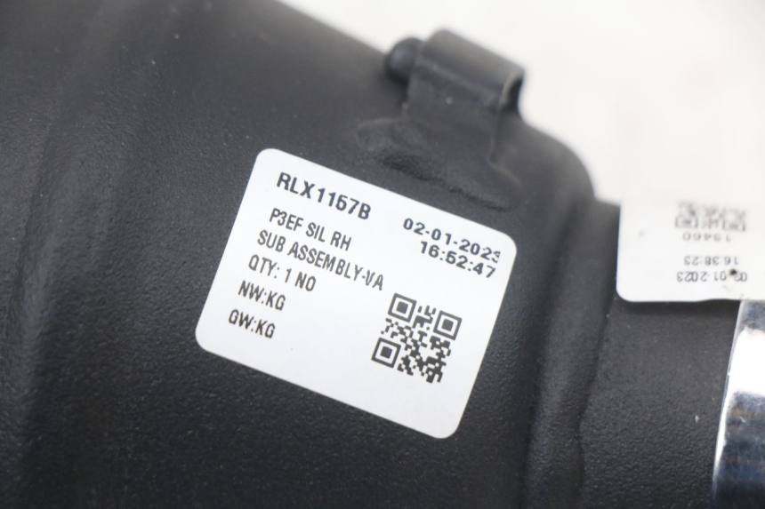 photo de POT ECHAPPEMENT DROIT ROYAL ENFIELD CONTINENTAL GT 650 (2019 - 2024) - Autre angle de vue