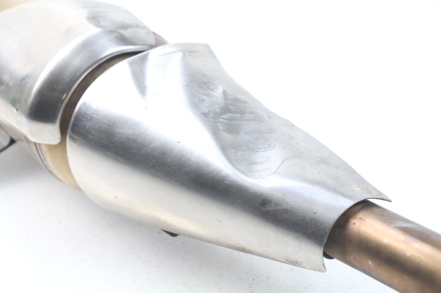 photo de POT ECHAPPEMENT GAUCHE YAMAHA TDM ABS 900 (2002 - 2014) - Gros plan technique