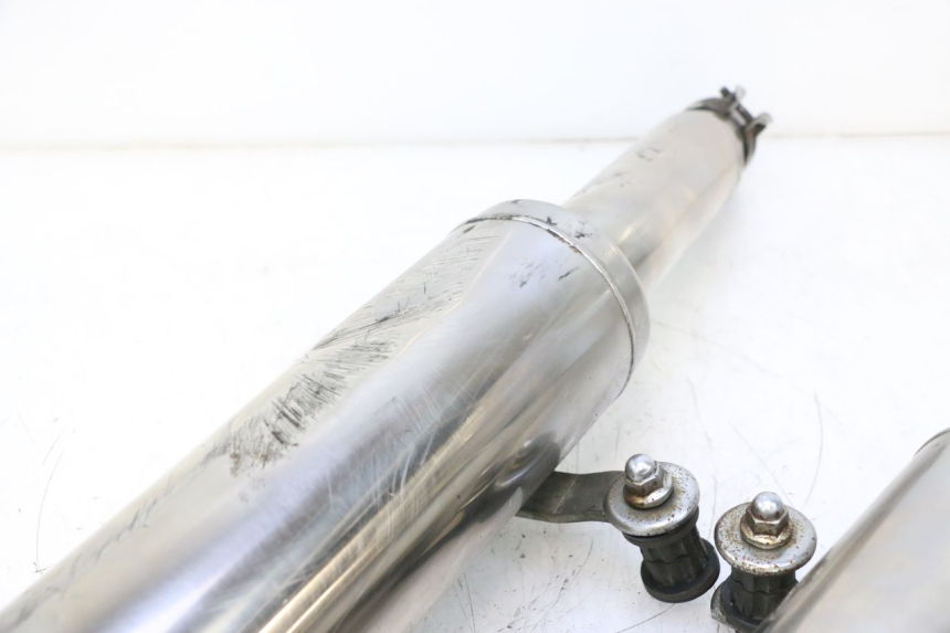 photo de POT ECHAPPEMENT KAWASAKI GPX F ZX750F 750 (1986 - 1990) - Vue rapprochée