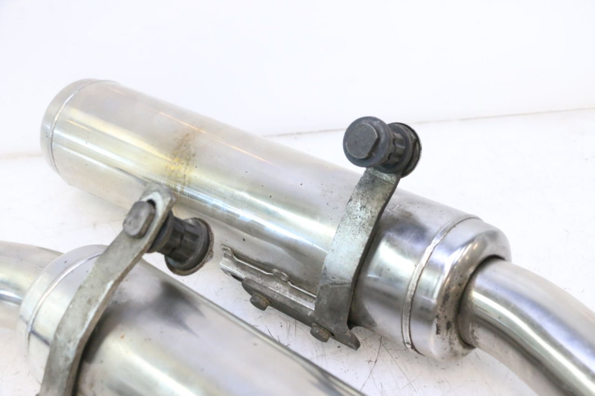 photo de POT ECHAPPEMENT KAWASAKI GPX F ZX750F 750 (1986 - 1990) - Autre angle de vue