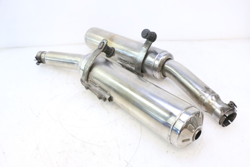 photo de POT ECHAPPEMENT KAWASAKI GPX F ZX750F 750 (1986 - 1990) - Gros plan technique